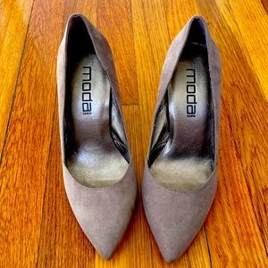 Tan neutral suede pump heels size 7 pointed closed toe padded comfortable